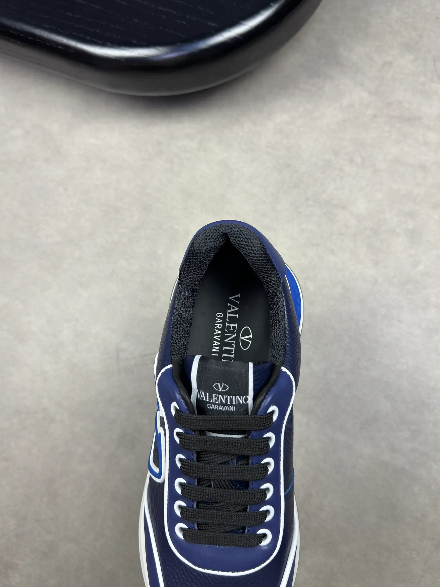[VALENTINO] Valentino men's shoes 💰500💰 - High-end quality original order - Upper: 🔝 Nappa calf leather, tumbled calf leather, sewn brand plastic totem - Lining: brand mesh canvas, foot pad; water-dyed cow leather - Outsole: multi-color wear-resistant velvet·rubber; combined molded outsole -Super high quality control·Fine workmanship: highlighted (high-end·luxury·grade) -Size :38-44 (45 can be customized)·3300